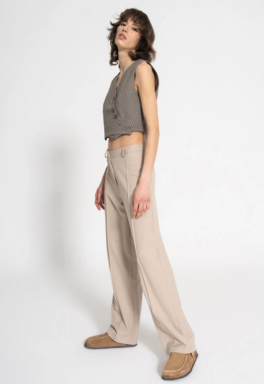 FITTED LOOSE DARTED TROUSERS