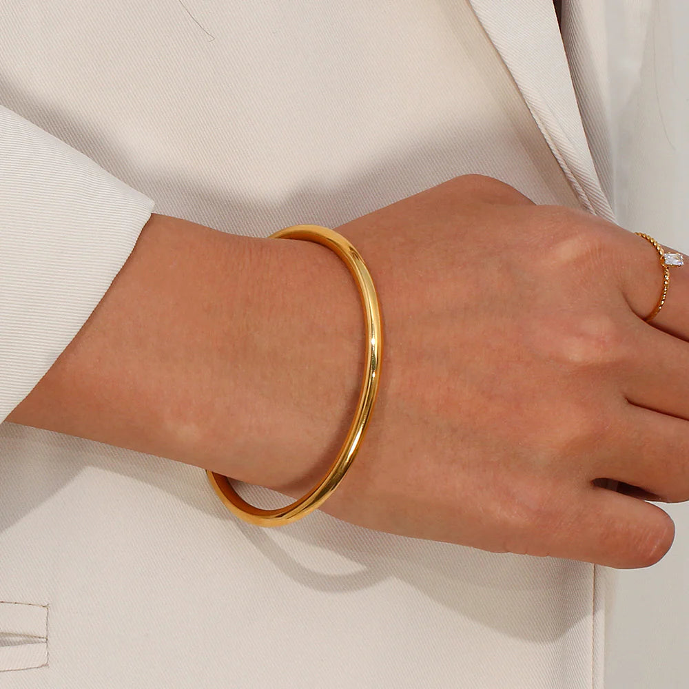 ARA GOLD BANGLE