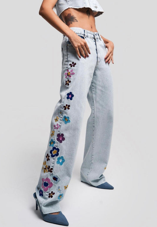 FLORAL EMBROIDERED LOOSE FIT DENIM