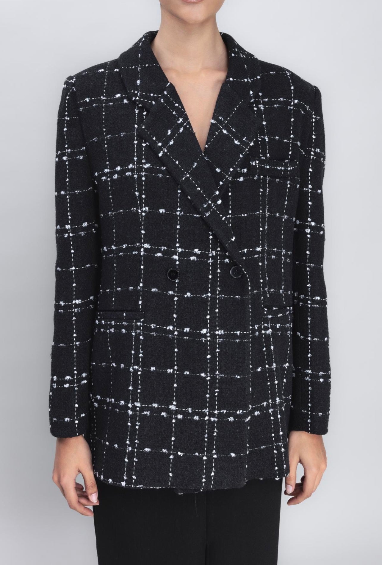 BASIC SINGLE-BUTTON BLAZER