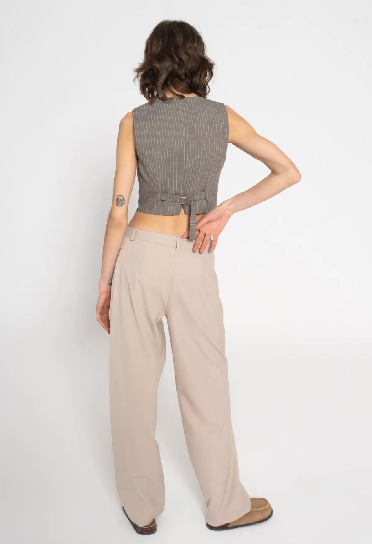 FITTED LOOSE DARTED TROUSERS