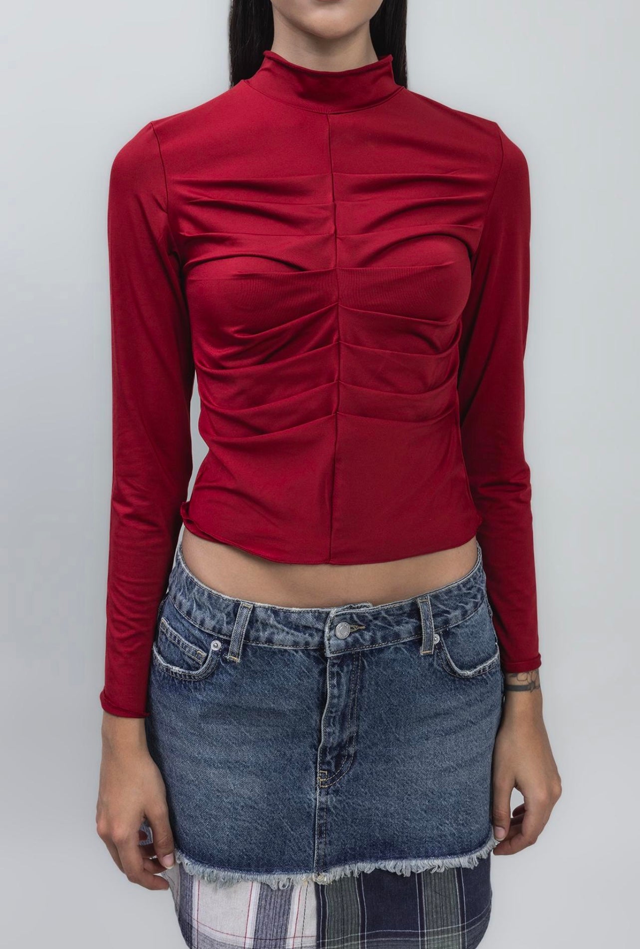 HIGH COLLAR DETAILED TOP