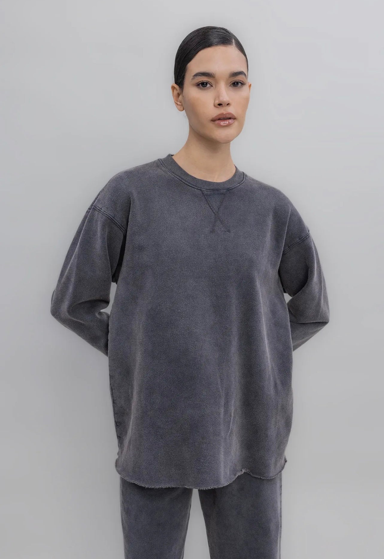 WASHED BASIC SWEATSHIRT