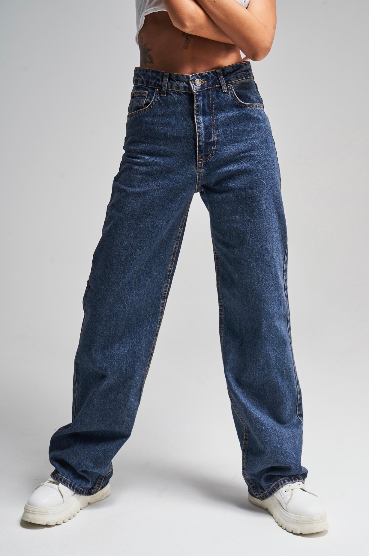 HIGH-WAIST STRAIGHT-FIT DENIM