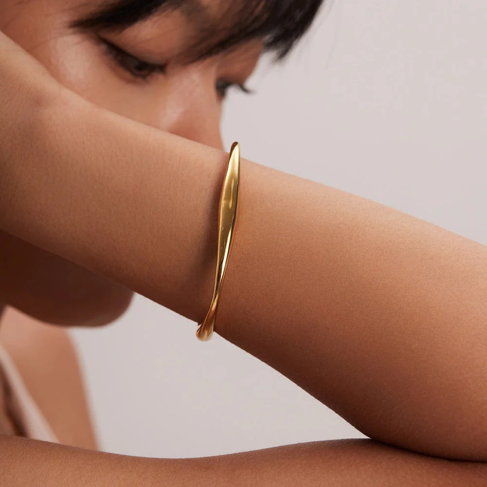 TIFFANY GOLD BANGLE