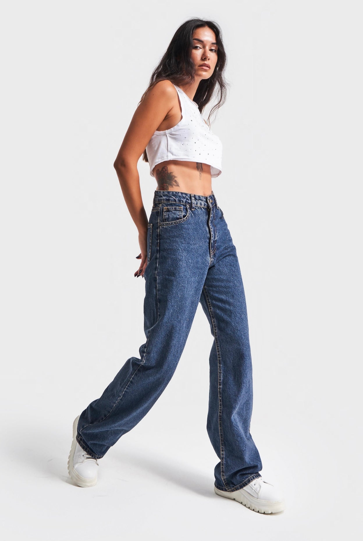 HIGH-WAIST STRAIGHT-FIT DENIM