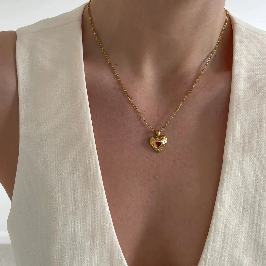 VESPER GOLD HEART NECKLACE