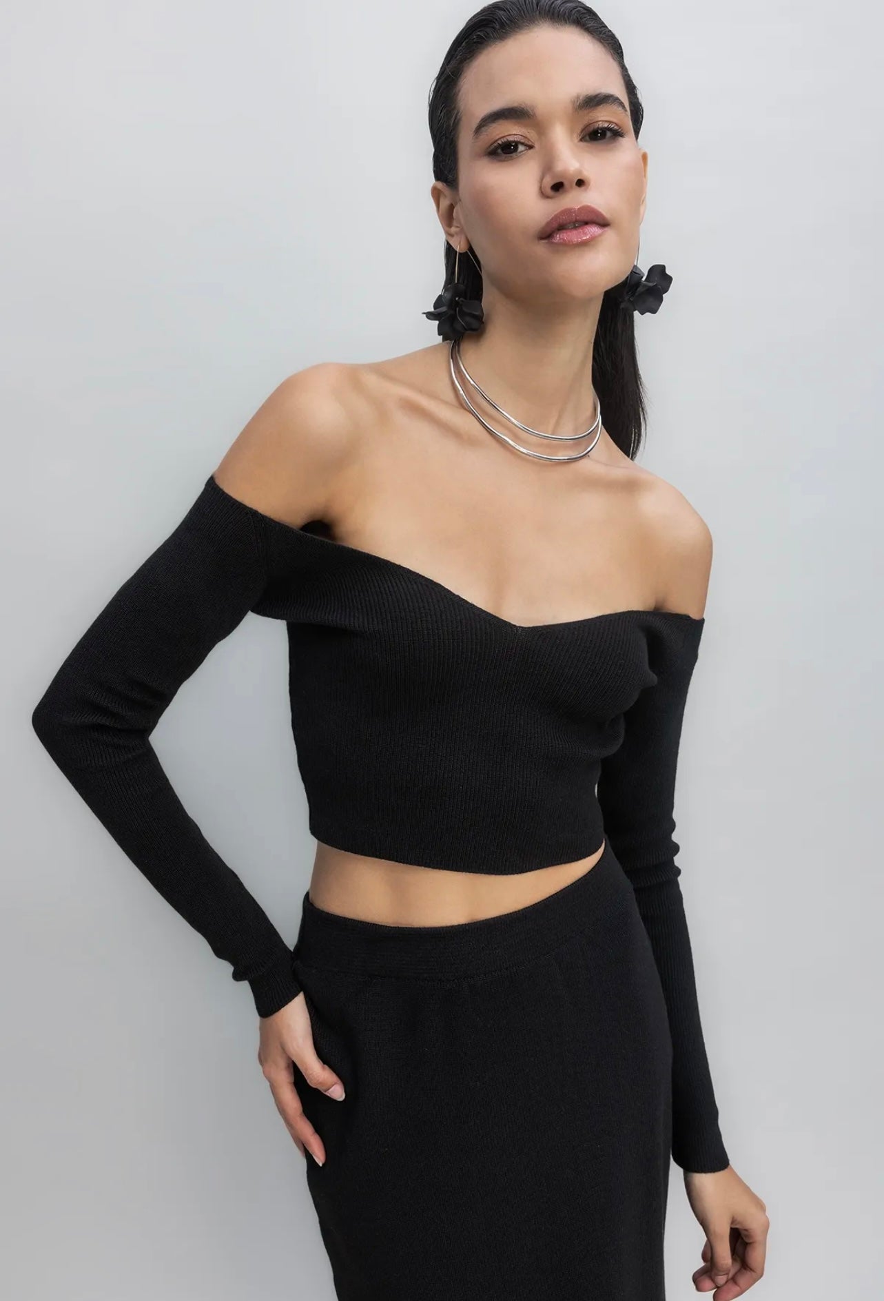 OFF SHOULDER CROP TOP