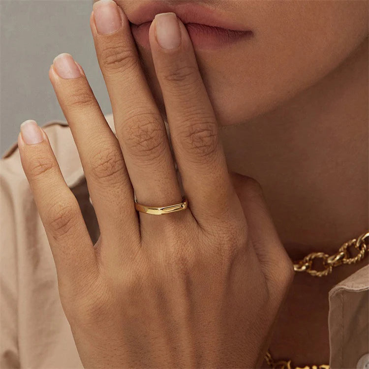 GEOMETRIC GOLD RING