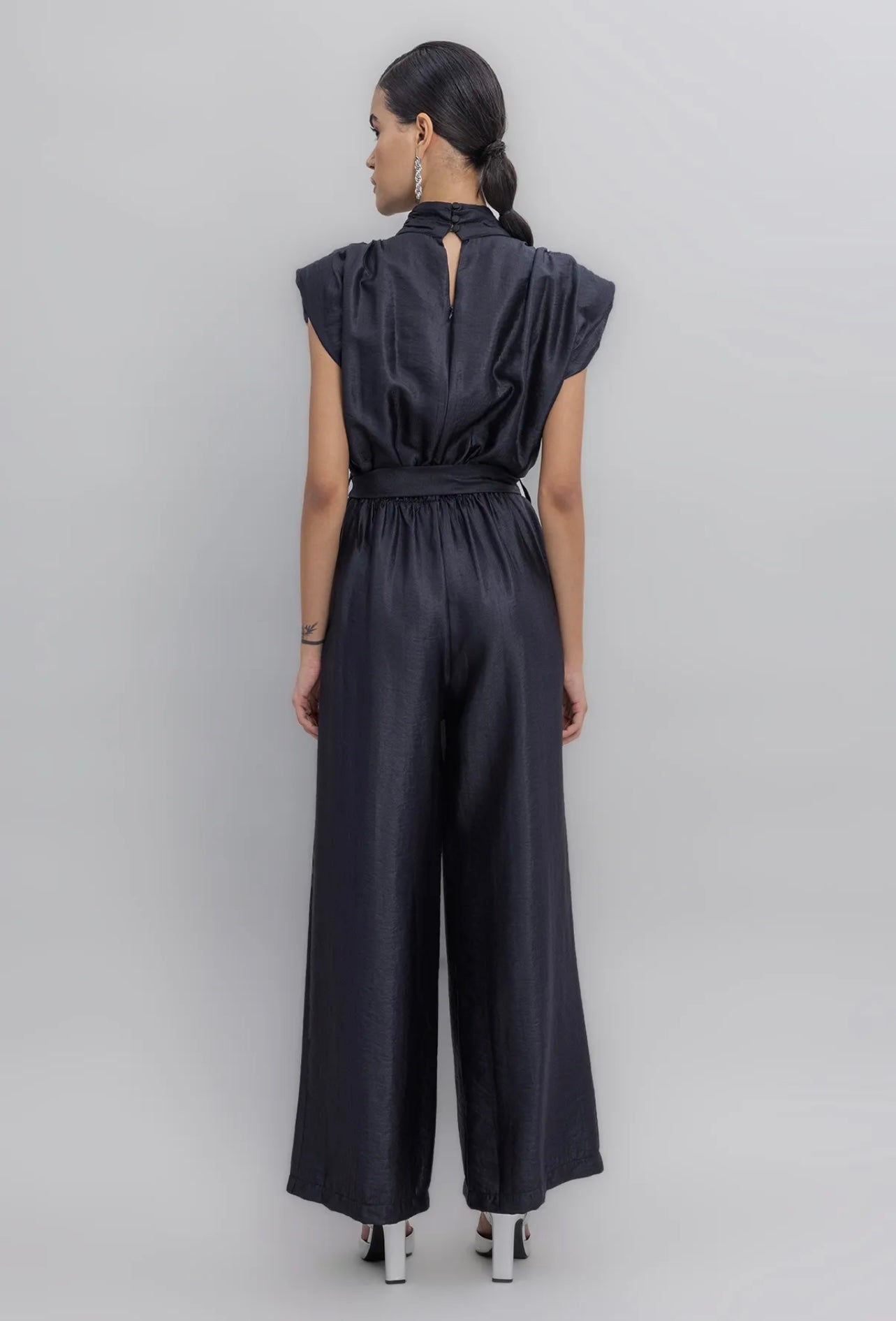 HIGH COLLAR SHORT-SLEEVE JUMPSUIT