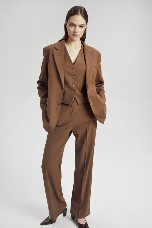 SUIT BLAZER AND TAILORED TROUSER SET