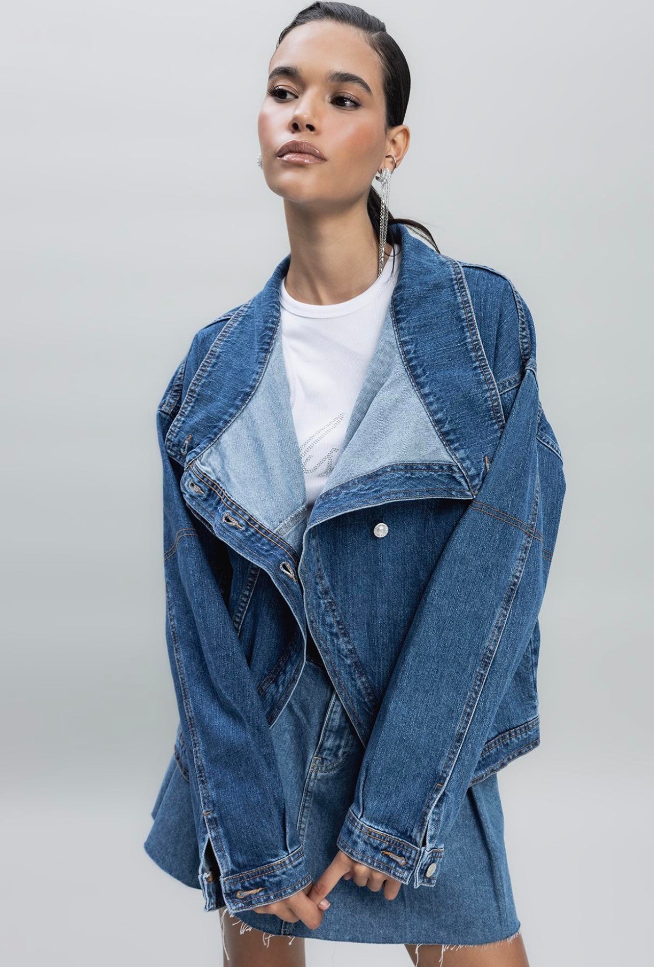 ASYMMETRIC CUT-OUT DETAILED DENIM JACKET