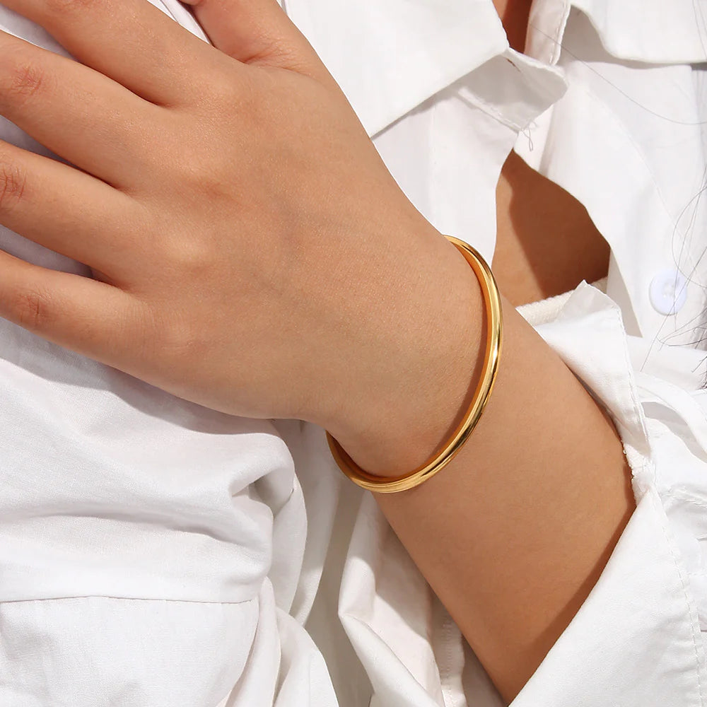 ARA GOLD BANGLE