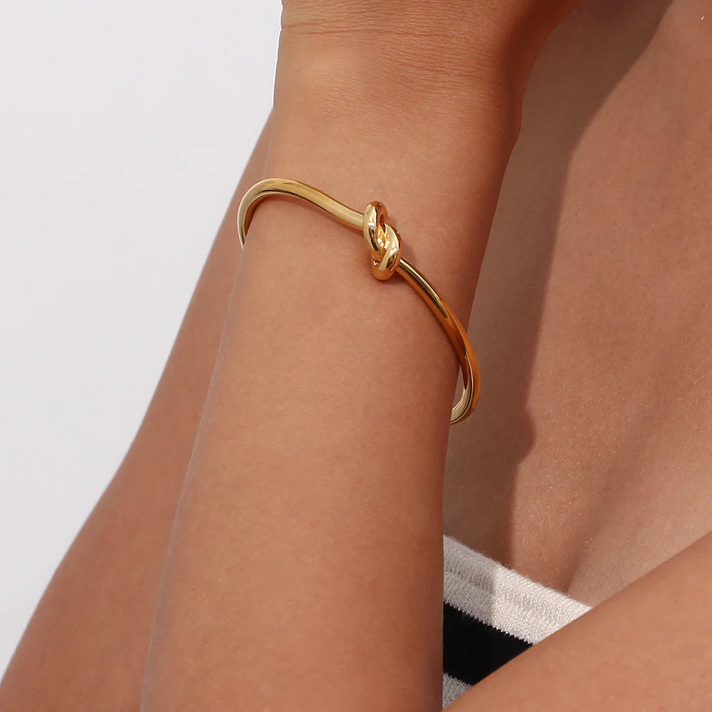 LOUISA GOLD BANGLE