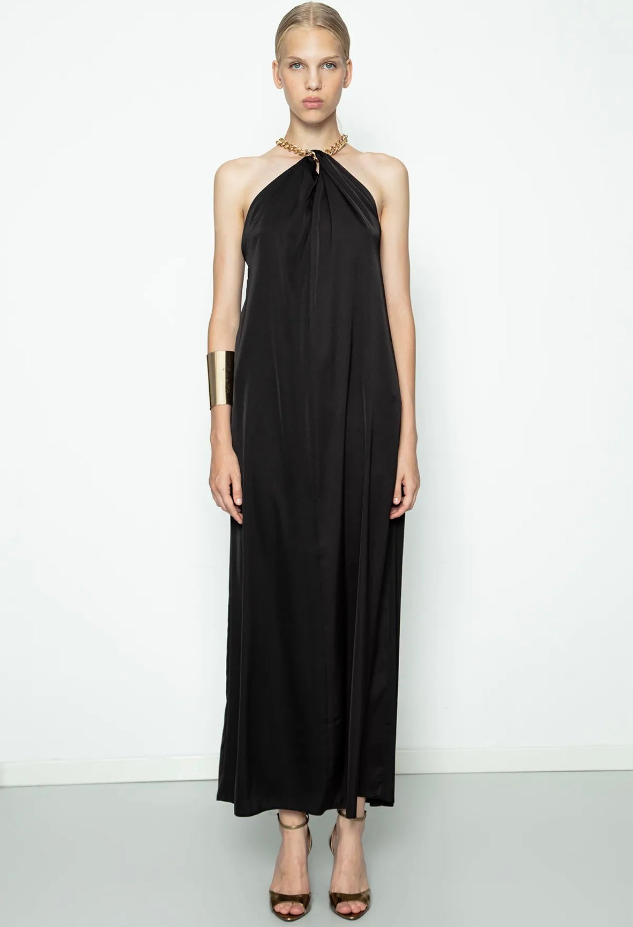 MAXI SATIN DRESS WITH GOLD CHAIN DETAILS