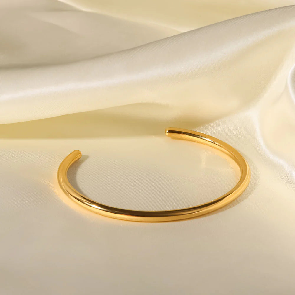 ARA GOLD BANGLE