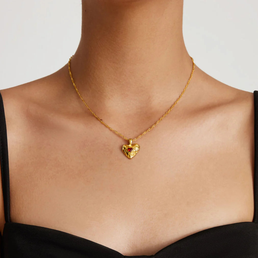 VESPER GOLD HEART NECKLACE