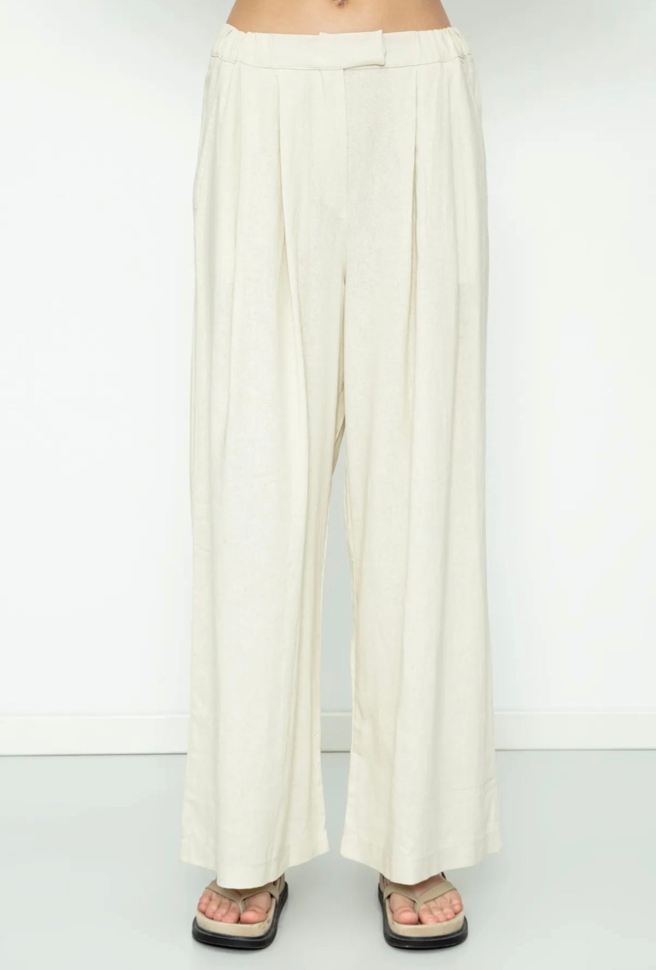 TROUSER WITH DOUBLE PLEAT