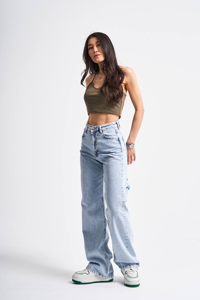 HIGH-WAIST JEANS WITH RIPS CD128