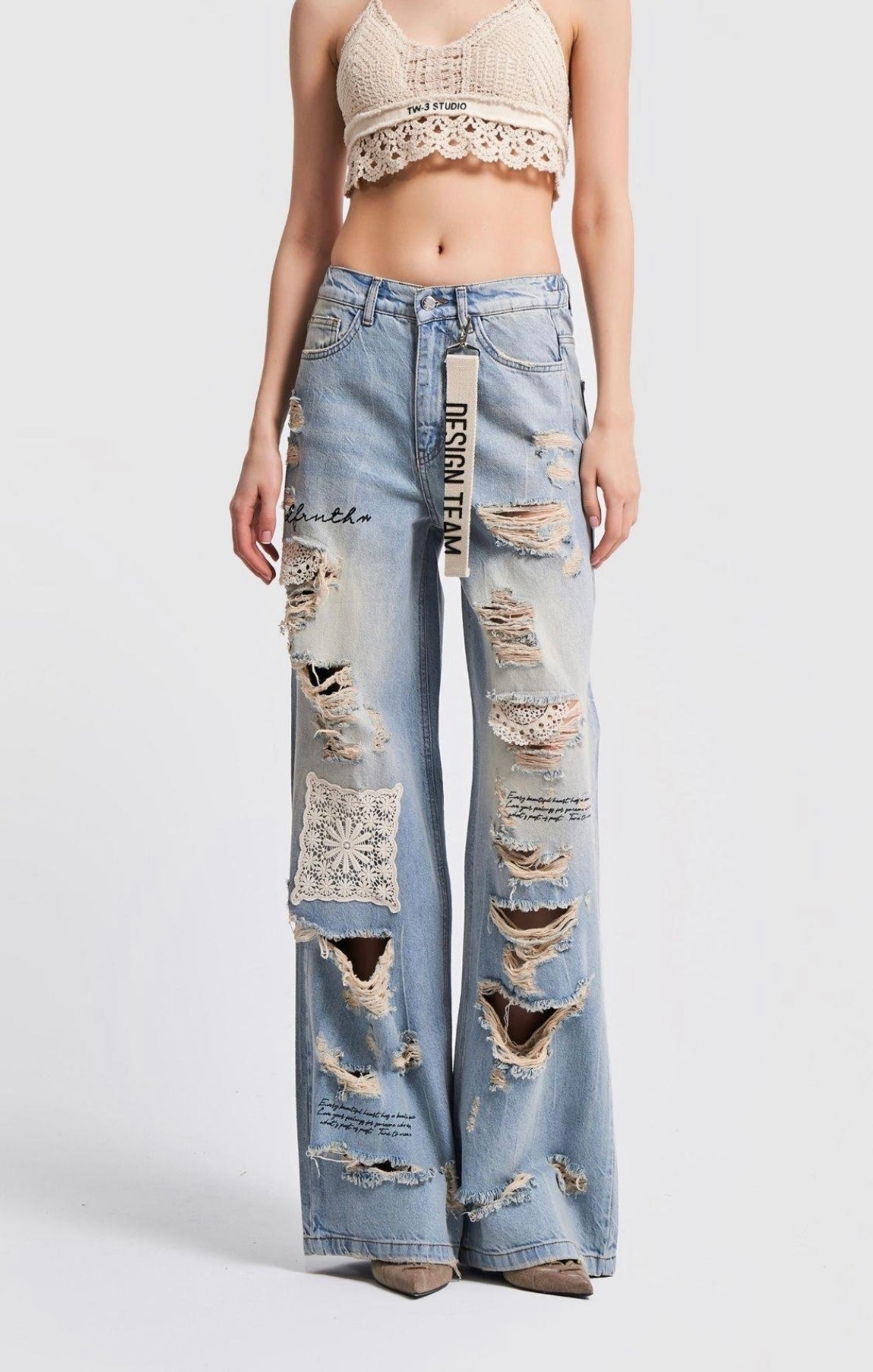 MID-RISE RIPPED DETAILED DENIM CD155