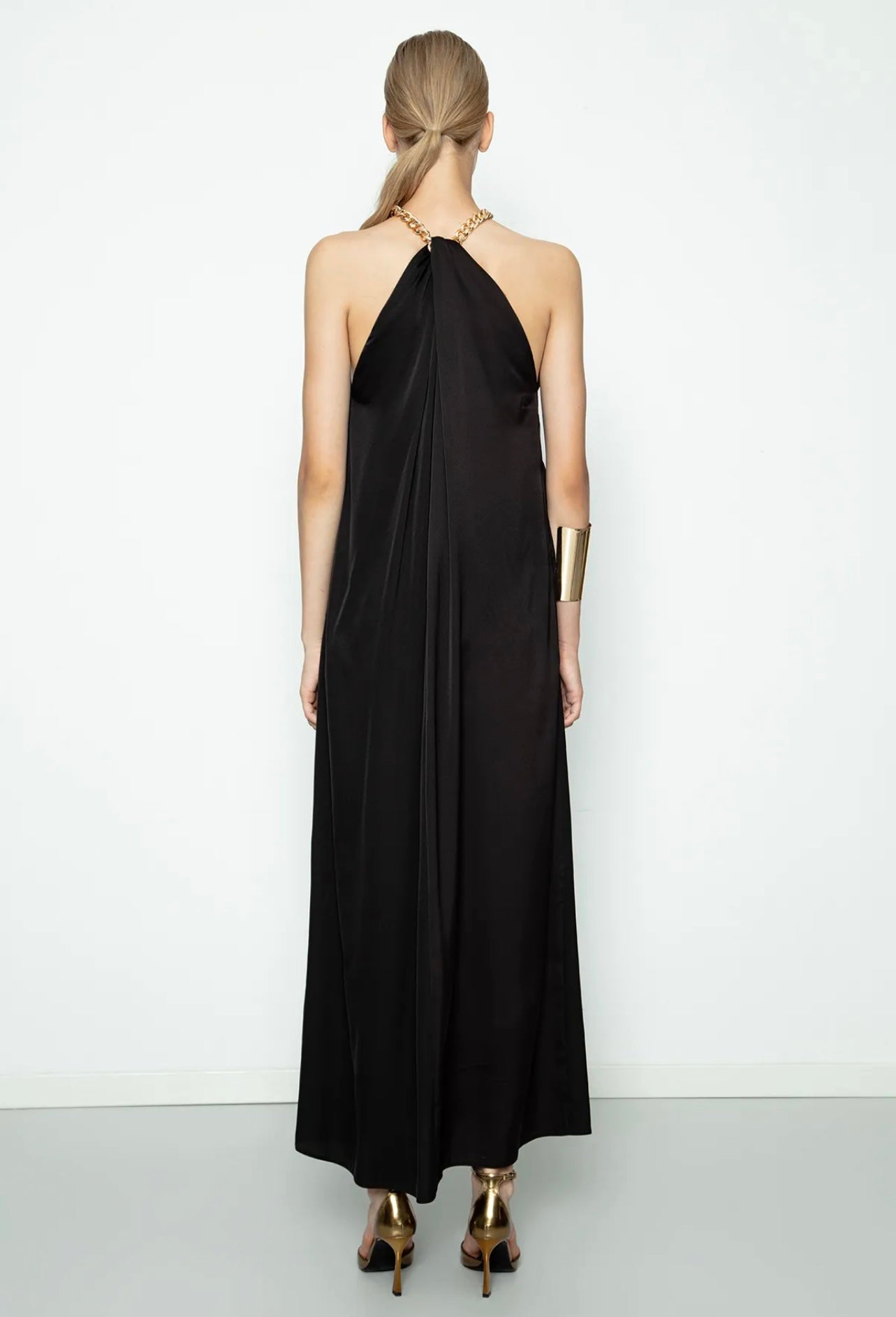 MAXI SATIN DRESS WITH GOLD CHAIN DETAILS