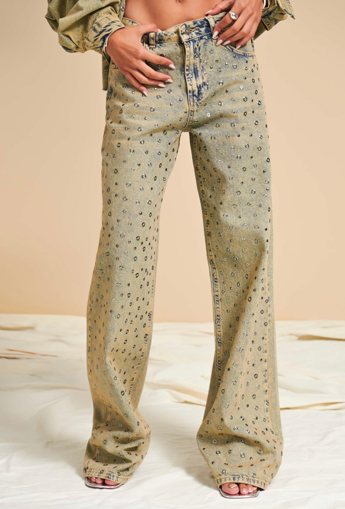 HIGH-WAIST STRAIGHT FIT EMBELLISHED DENIM—CD19