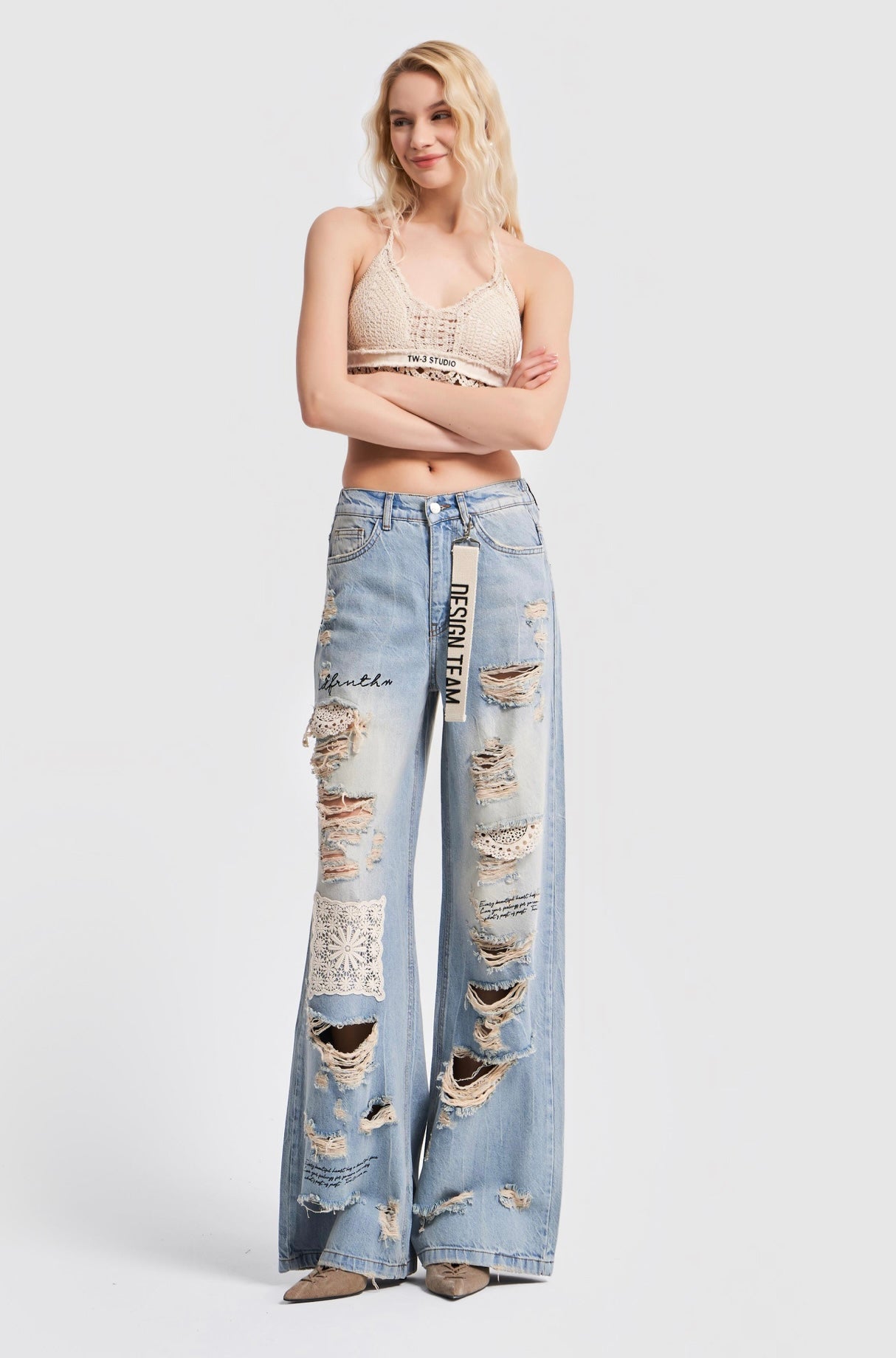 MID-RISE RIPPED DETAILED DENIM CD155