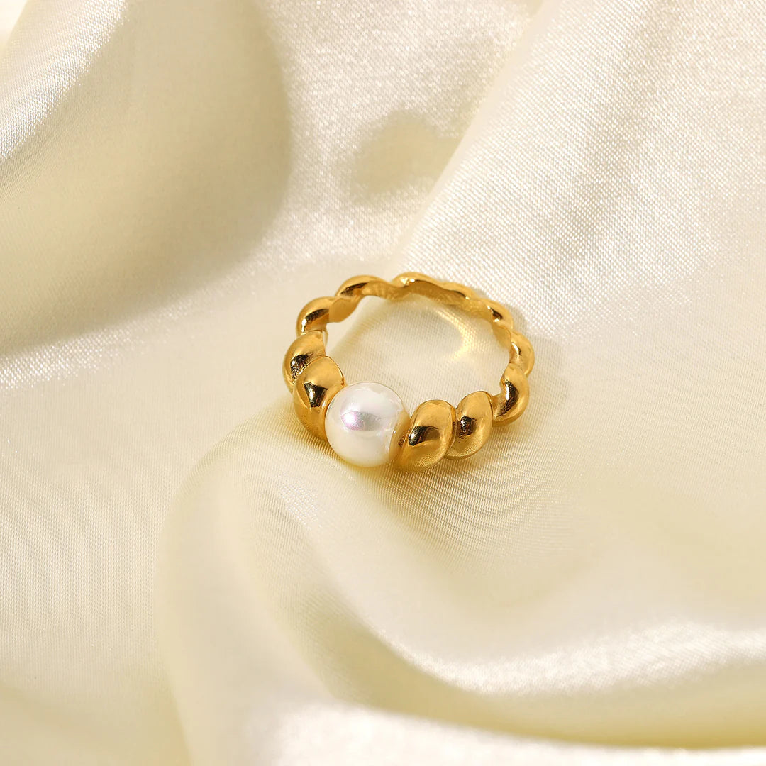 SCARLETT FRESHWATER PEARL RING