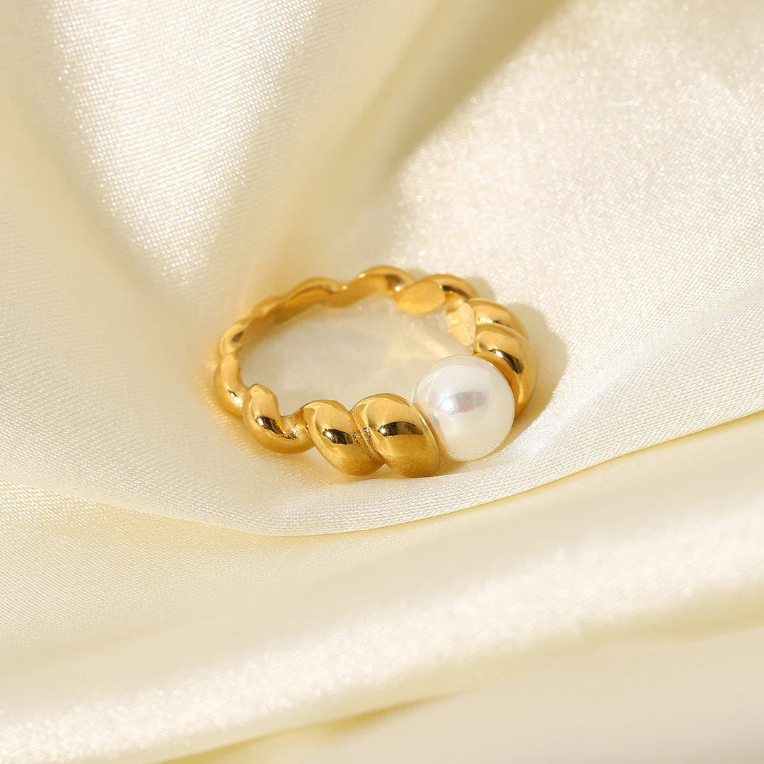 SCARLETT FRESHWATER PEARL RING