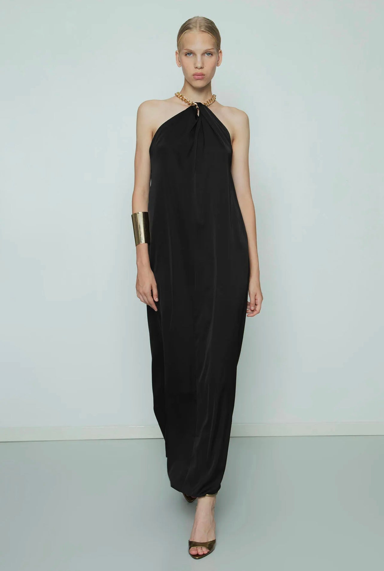 MAXI SATIN DRESS WITH GOLD CHAIN DETAILS