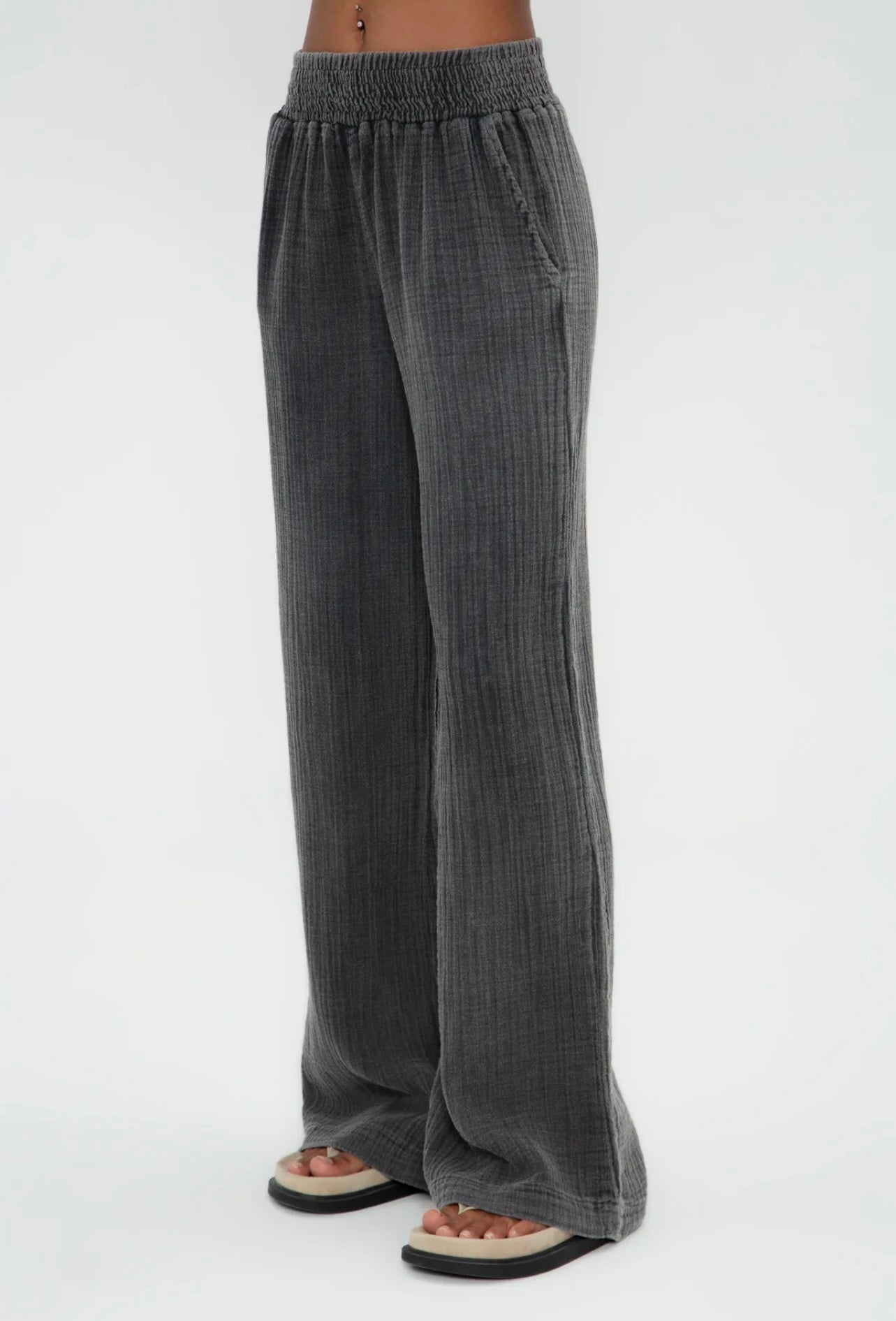 MID-RISE WIDE-LEG TROUSERS